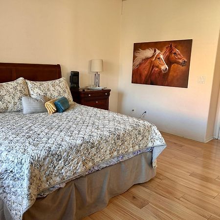 Golden Saddle Suite With Tv And Private Bathroom 赫米特 外观 照片