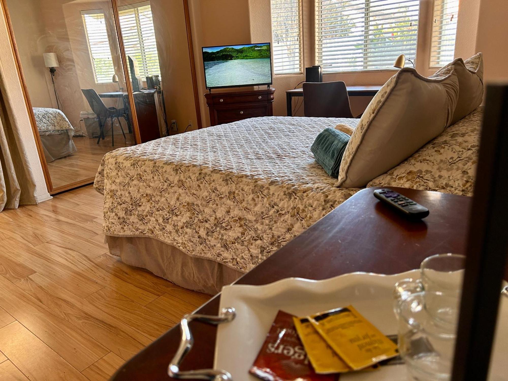 Golden Saddle Suite With Tv And Private Bathroom 赫米特 外观 照片